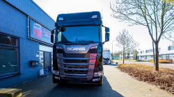 20260329-Tom-Holding-00075